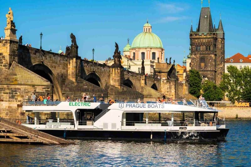 City Sightseeing Prague : Visite en bus Hop-on Hop-off + Croisière sur le fleuve