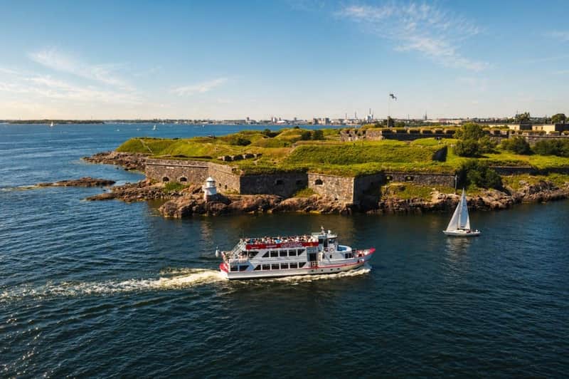 Économiser de l'argent : visite guidée en bus et en bateau de plaisance