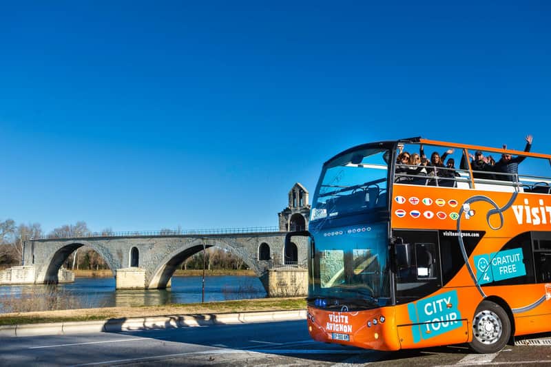 Avignon en bus à arrêts multiples