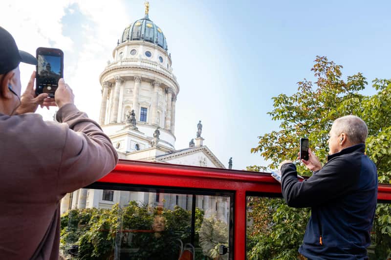 Berlin : 24-Hr Hop-on Hop-off Bus Tour + BODY WORLDS Entry + Audio Guide