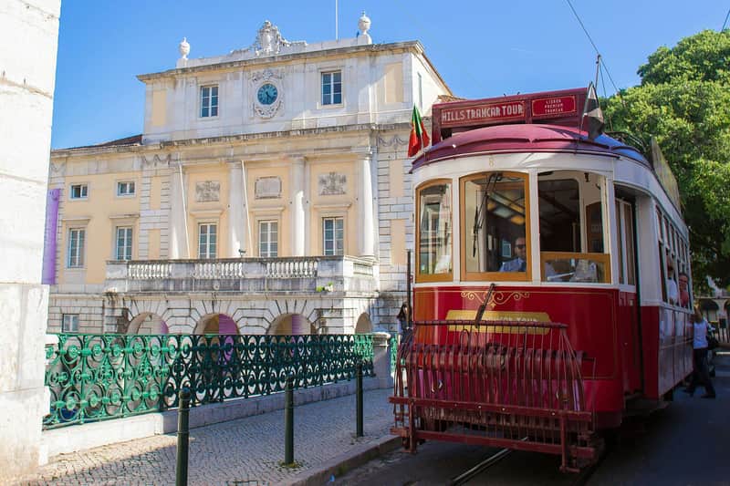 Lisbonne : forfait de 48 heures en Bus Hop-on Hop-off + tramway à arrêts libres + visite guidée à pied de Belém