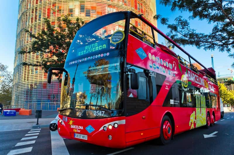Barcelone : Visite de la ville en bus Hop-on Hop-off + Sortie en Eco Catamaran