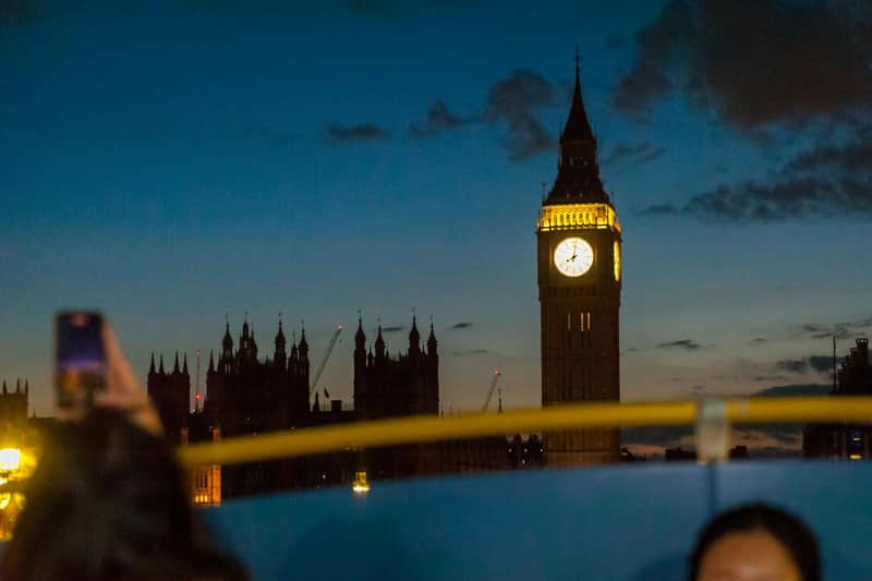 ロンドン：オーディオガイド付き夜のバスツアー＋リバークルーズ＋ 6回の散策